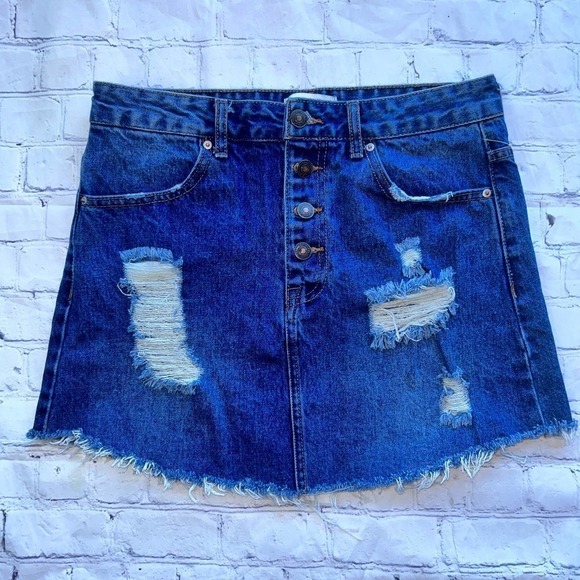 NWOT Junior’s Medium (28) Forever 21 Distressed Style Jean Skirt - Picture 1 of 7